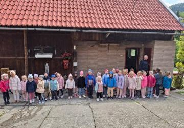 Przedszkolaki w gospodarstwie