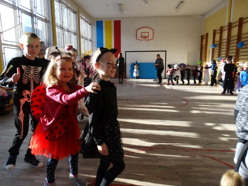 Zabawa karnawałowa grupa młodsza