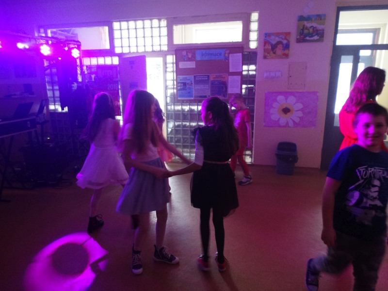 Zabawa karnawałowa klas starszych